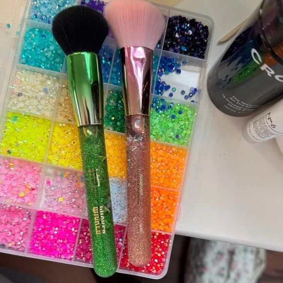 Glittery Makeup Brush Set - Green and Pink - Picture 1 of 1